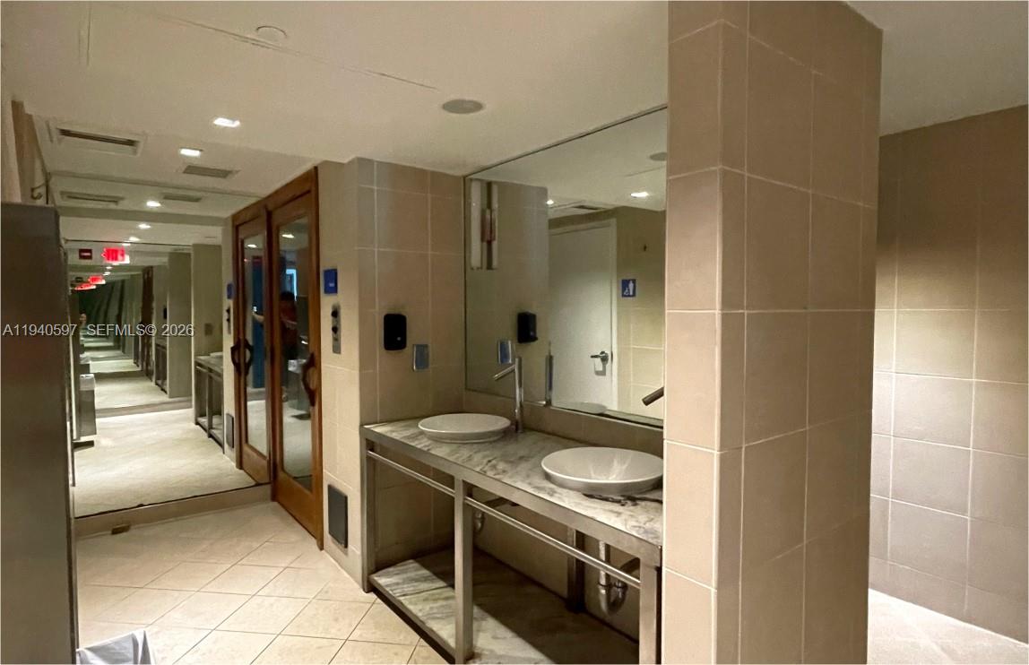 335 S Biscayne Blvd #2910, Miami FL 33131