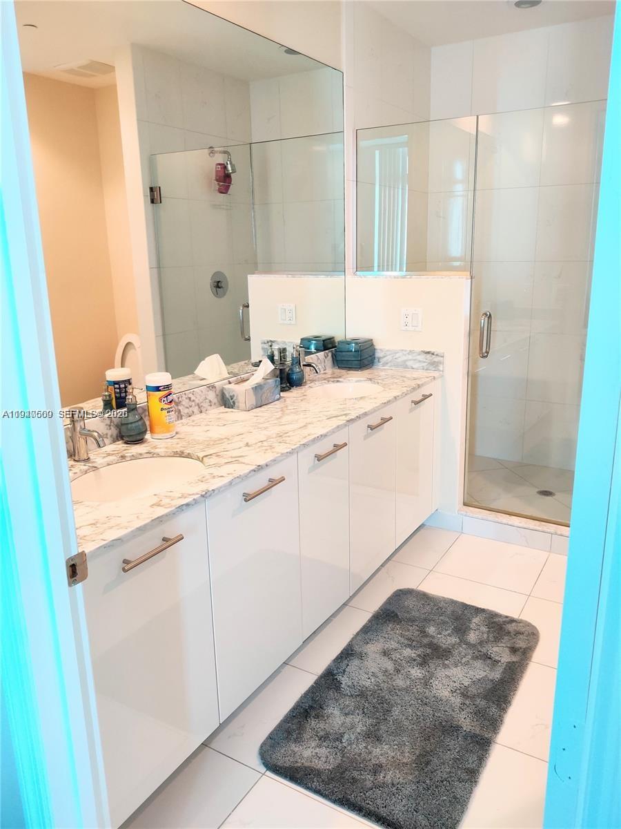 55 SE 6th St #4105, Miami FL 33131
