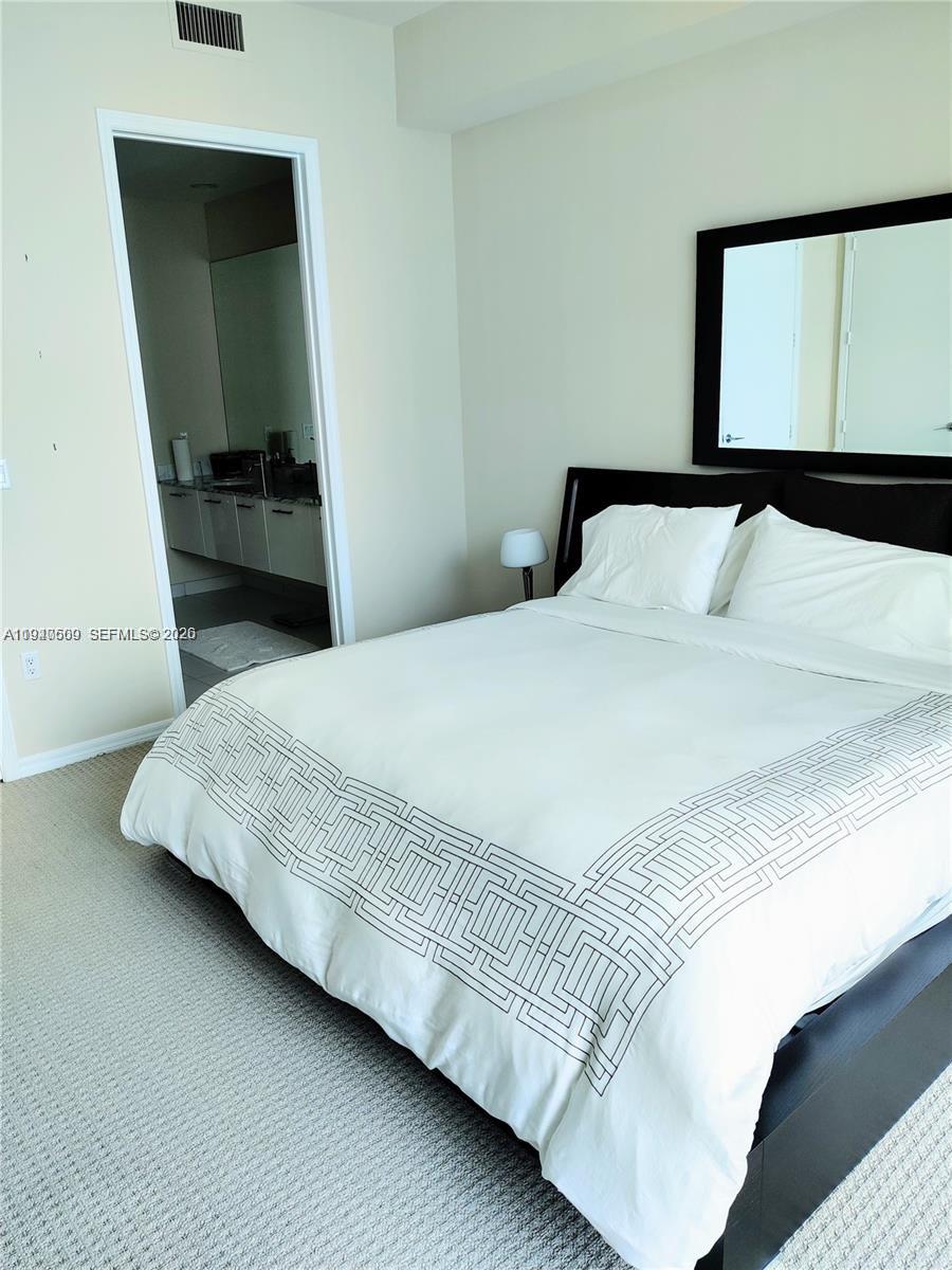 55 SE 6th St #4105, Miami FL 33131