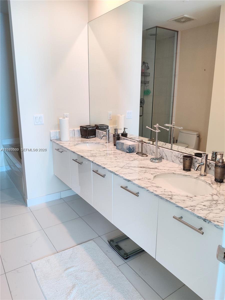 55 SE 6th St #4105, Miami FL 33131