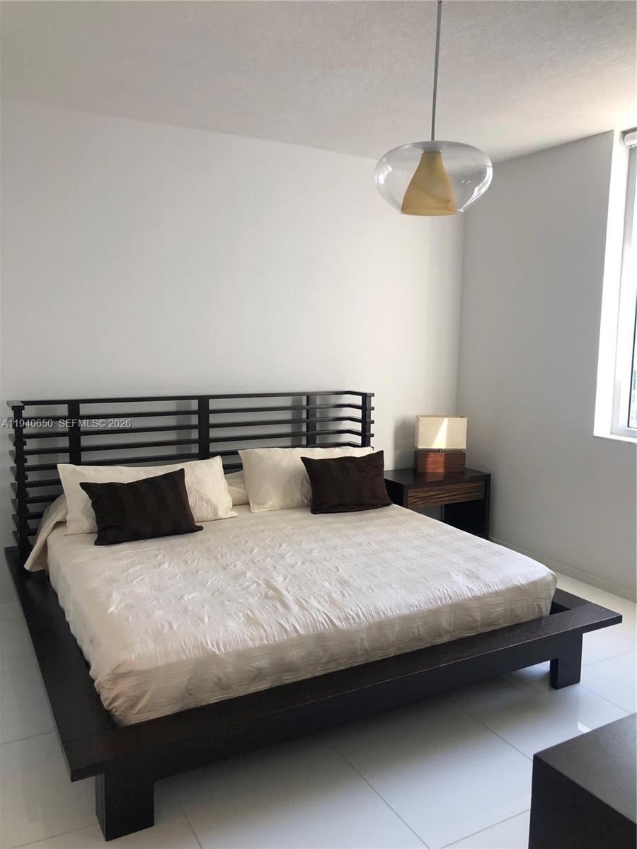 1060 Brickell Ave #1915, Miami FL 33131