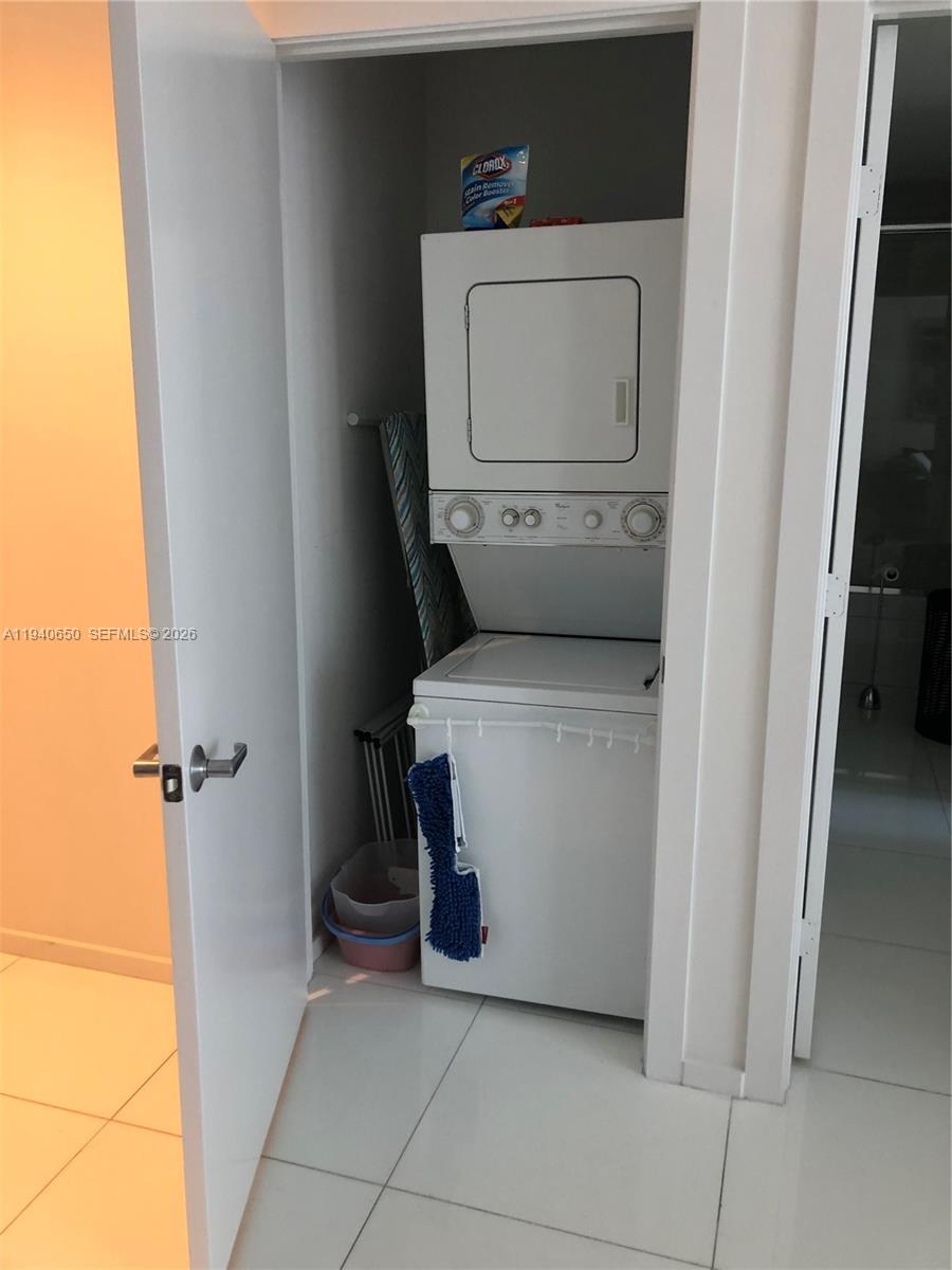 1060 Brickell Ave #1915, Miami FL 33131