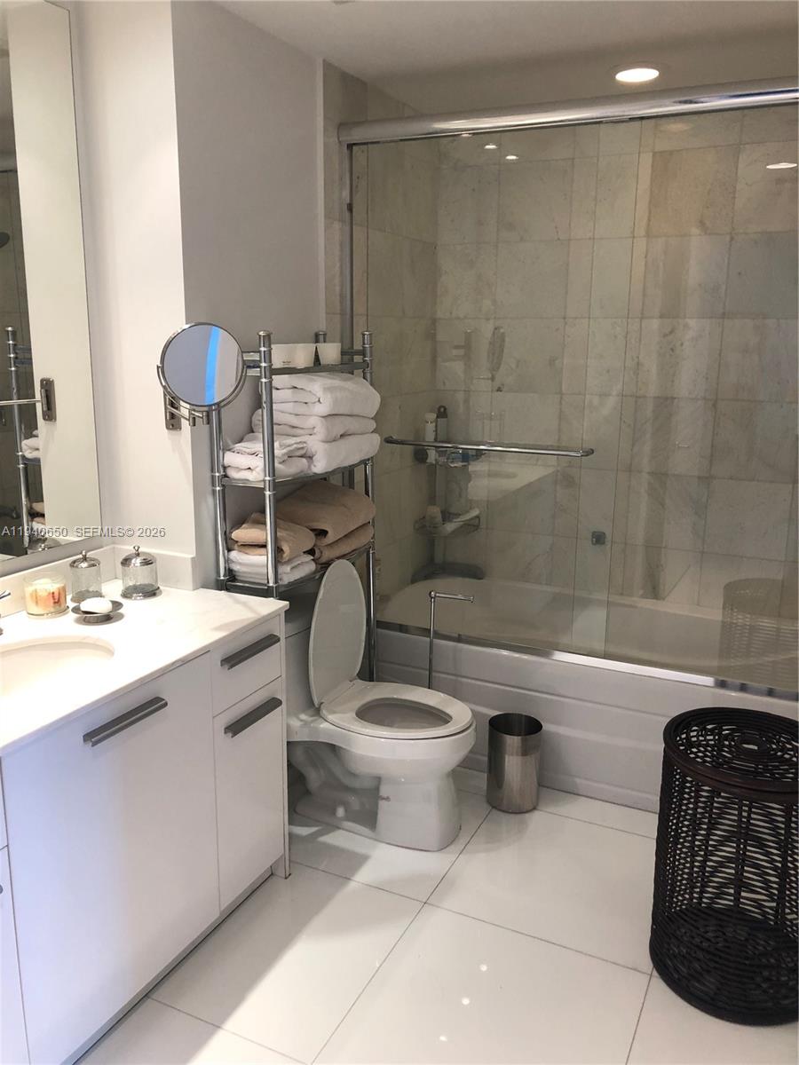 1060 Brickell Ave #1915, Miami FL 33131