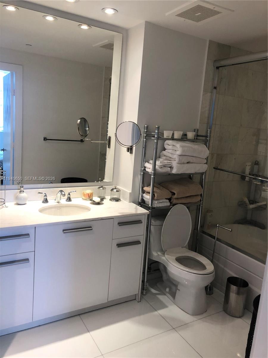 1060 Brickell Ave #1915, Miami FL 33131