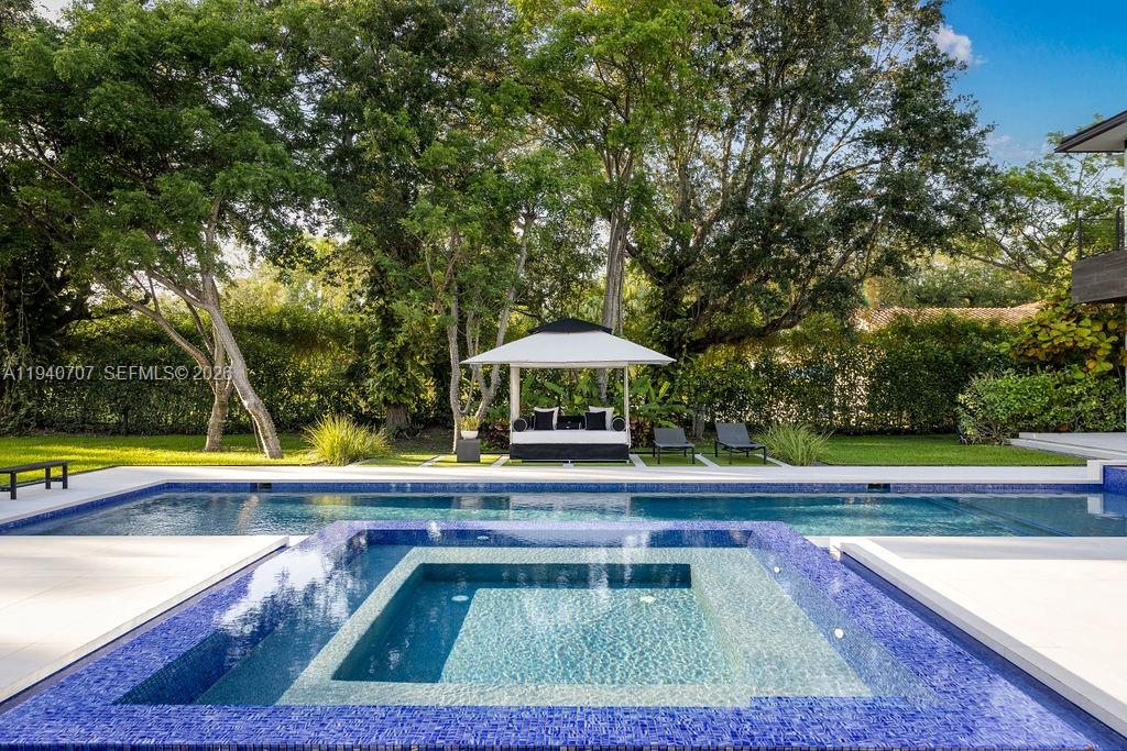 6850 SW 73rd Ct, Miami FL 33143