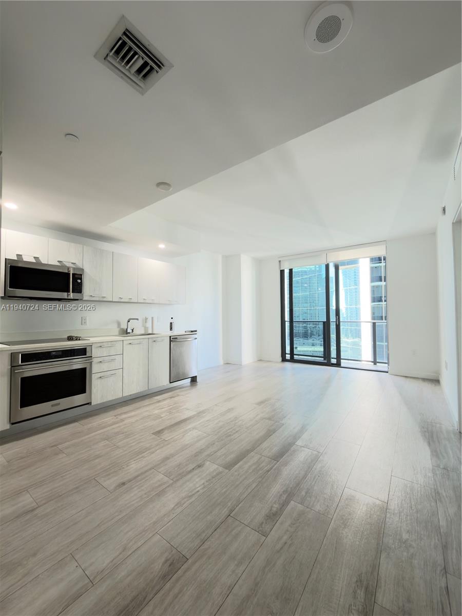 55 SW 9th St #2007, Miami FL 33130