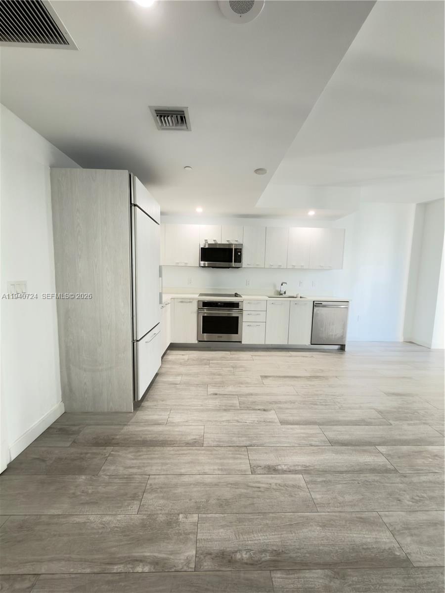 55 SW 9th St #2007, Miami FL 33130