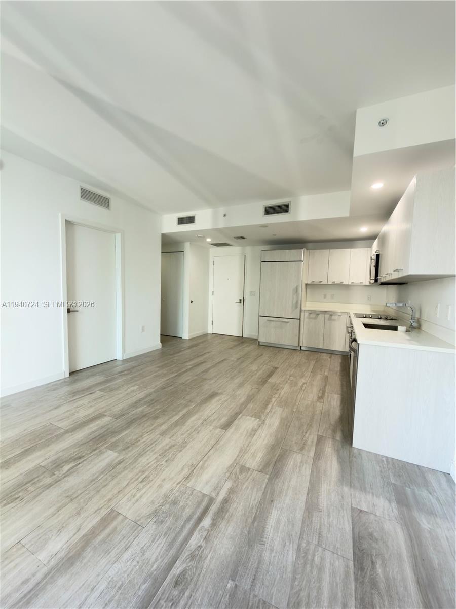 55 SW 9th St #2007, Miami FL 33130