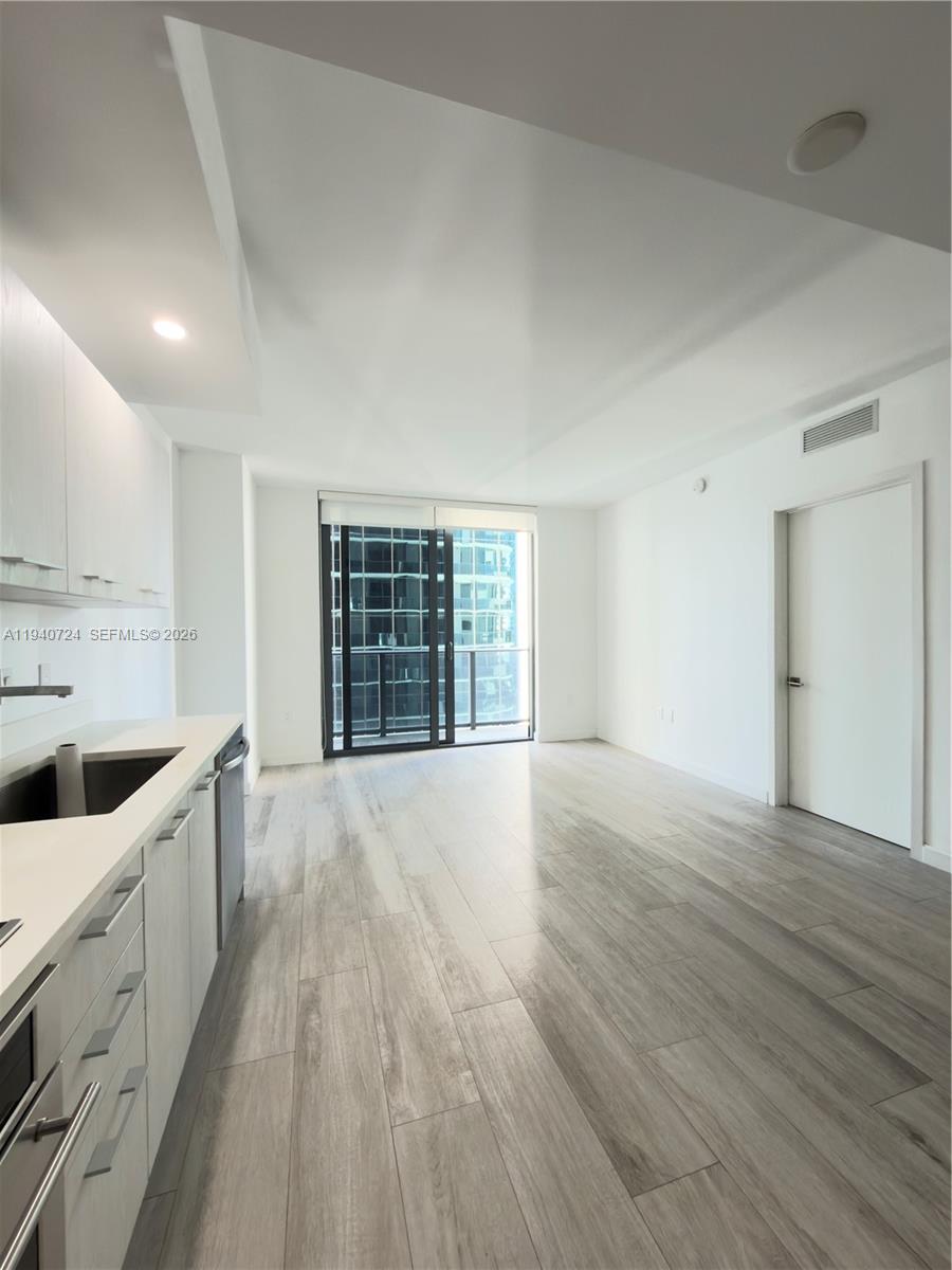 55 SW 9th St #2007, Miami FL 33130