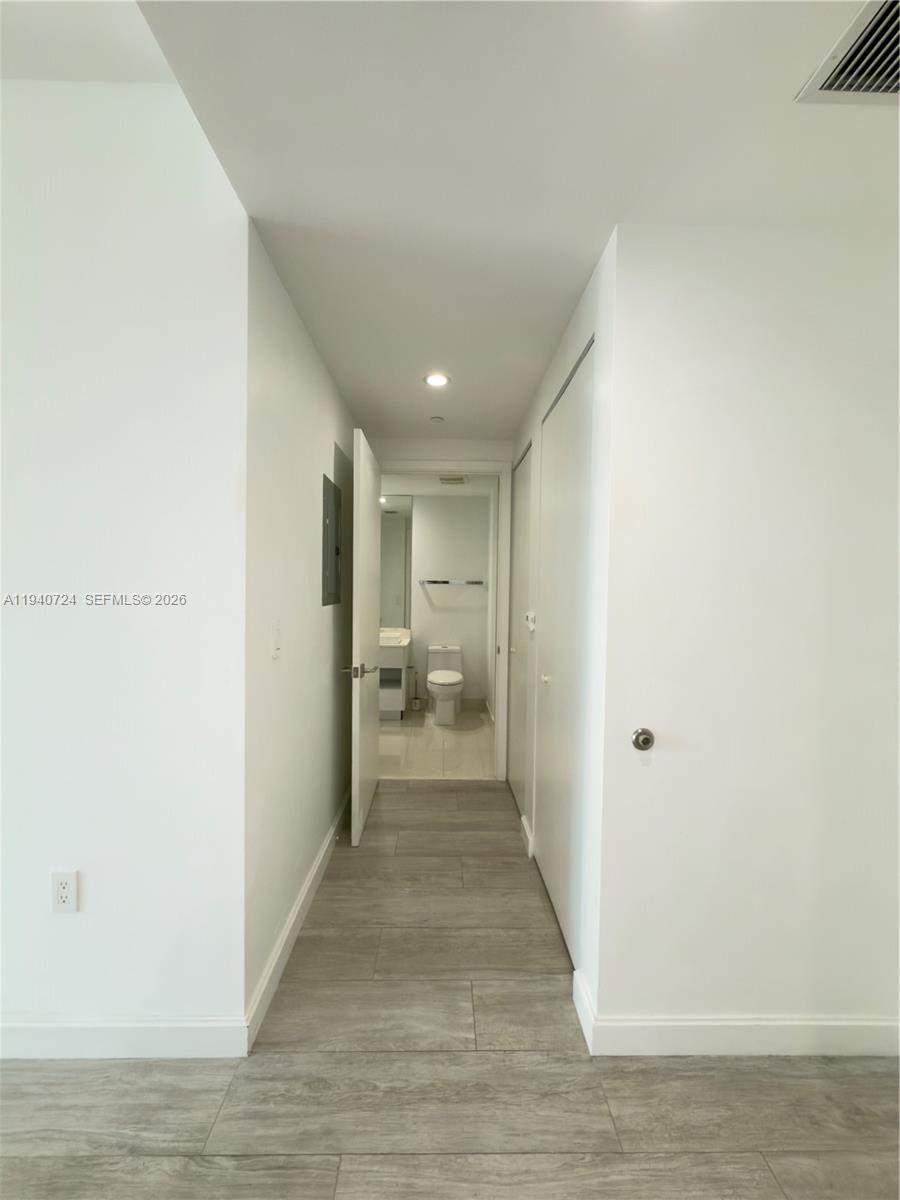 55 SW 9th St #2007, Miami FL 33130