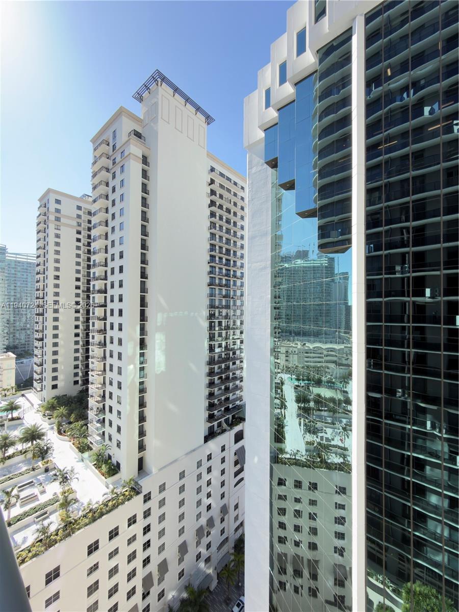 55 SW 9th St #2007, Miami FL 33130