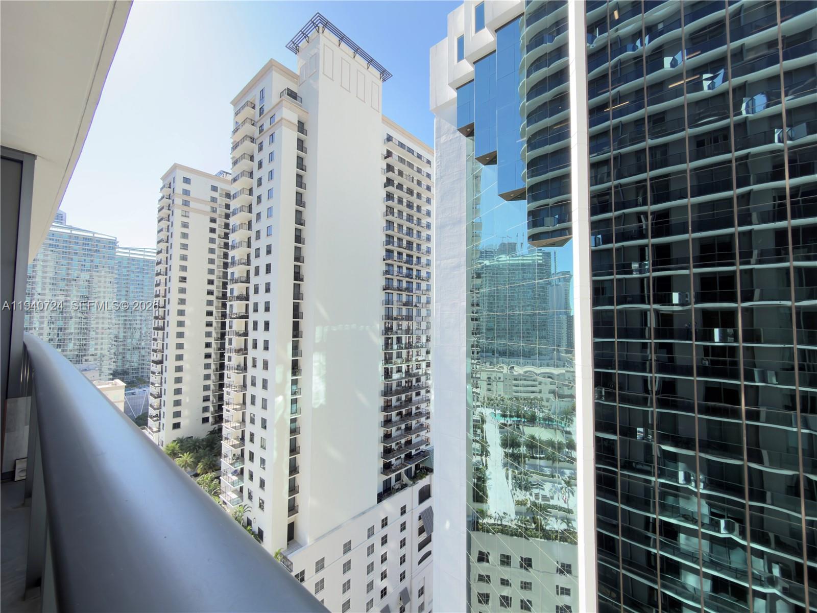 55 SW 9th St #2007, Miami FL 33130