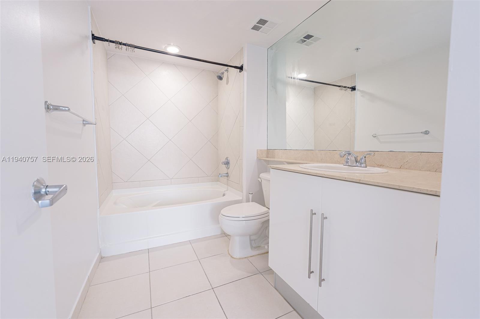 335 S Biscayne Blvd #1108, Miami FL 33131