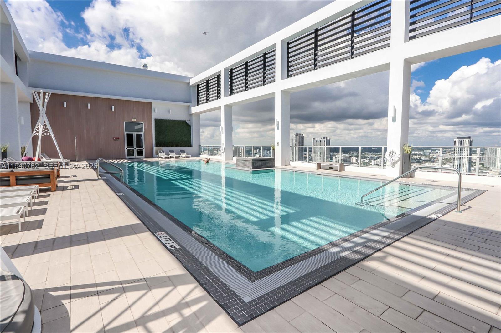151 SE 1st St #611, Miami FL 33131