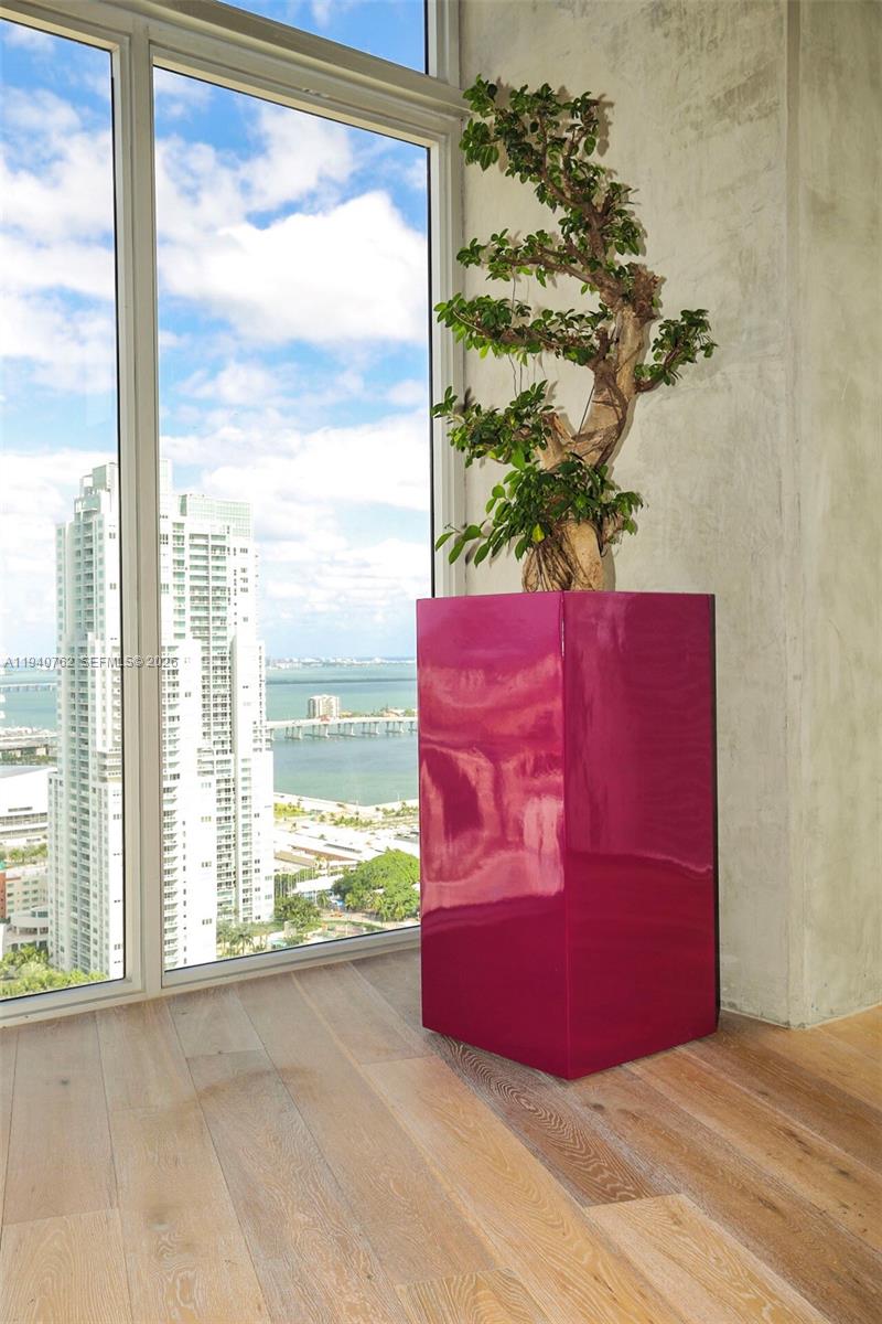 151 SE 1st St #611, Miami FL 33131