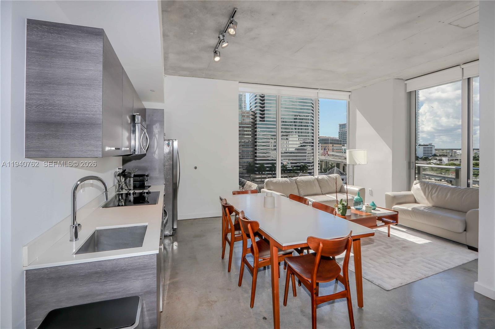 151 SE 1st St #611, Miami FL 33131