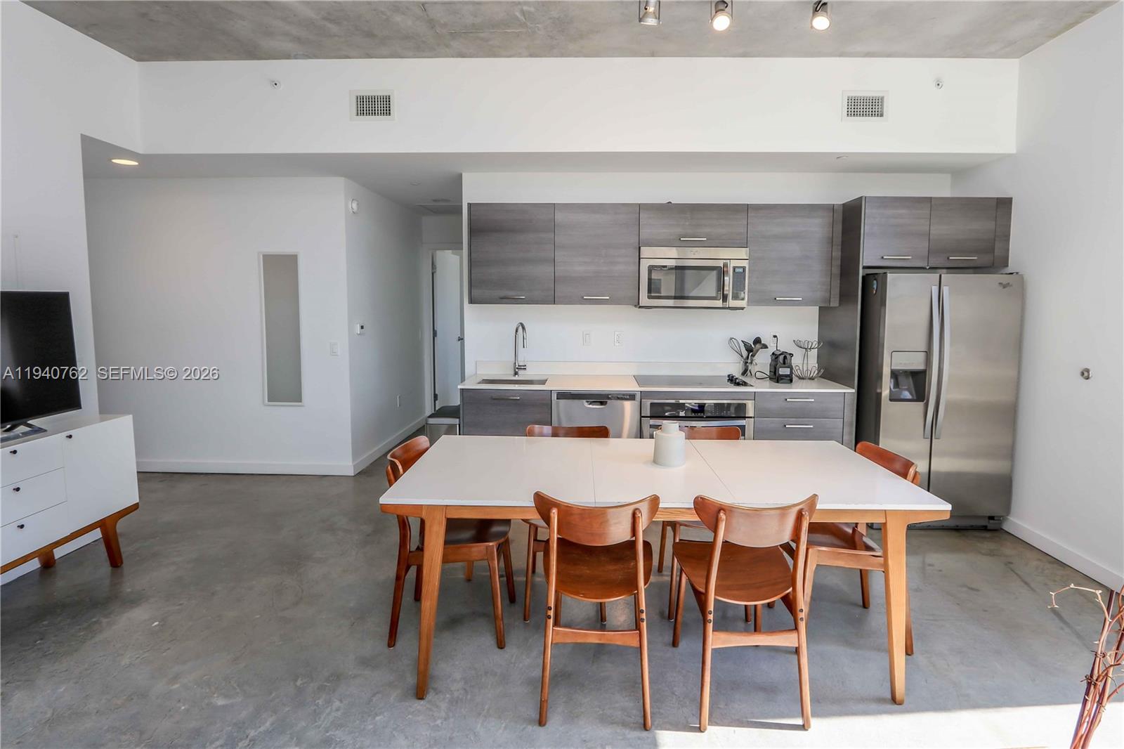 151 SE 1st St #611, Miami FL 33131