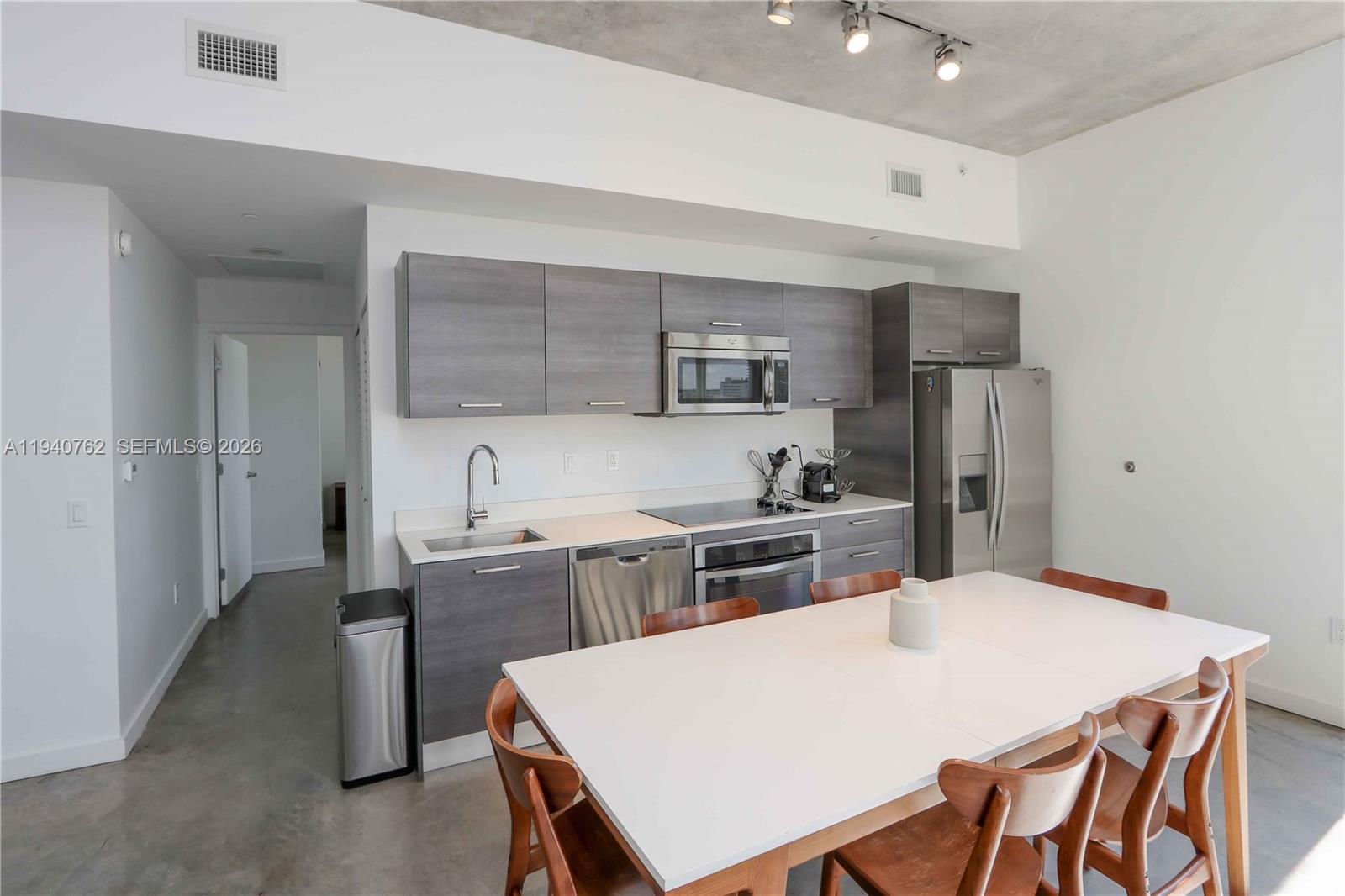151 SE 1st St #611, Miami FL 33131