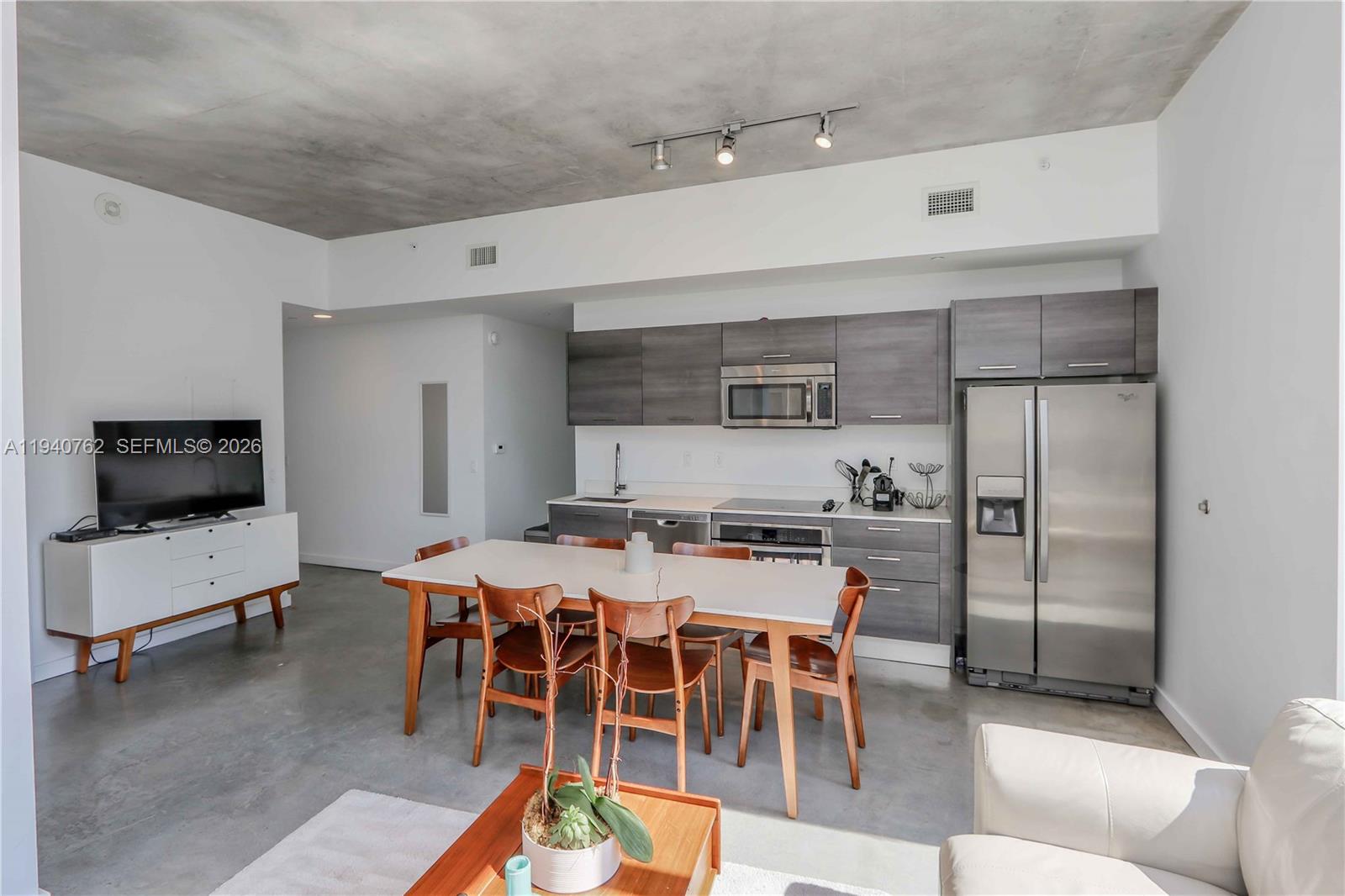 151 SE 1st St #611, Miami FL 33131