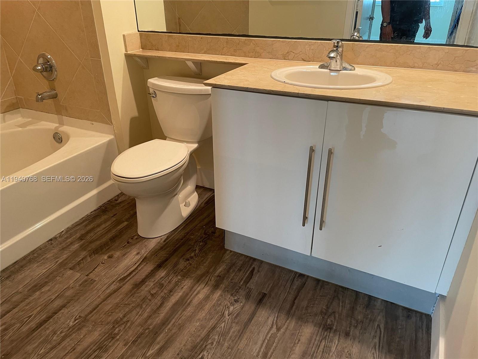 335 S Biscayne Blvd #1602, Miami FL 33131