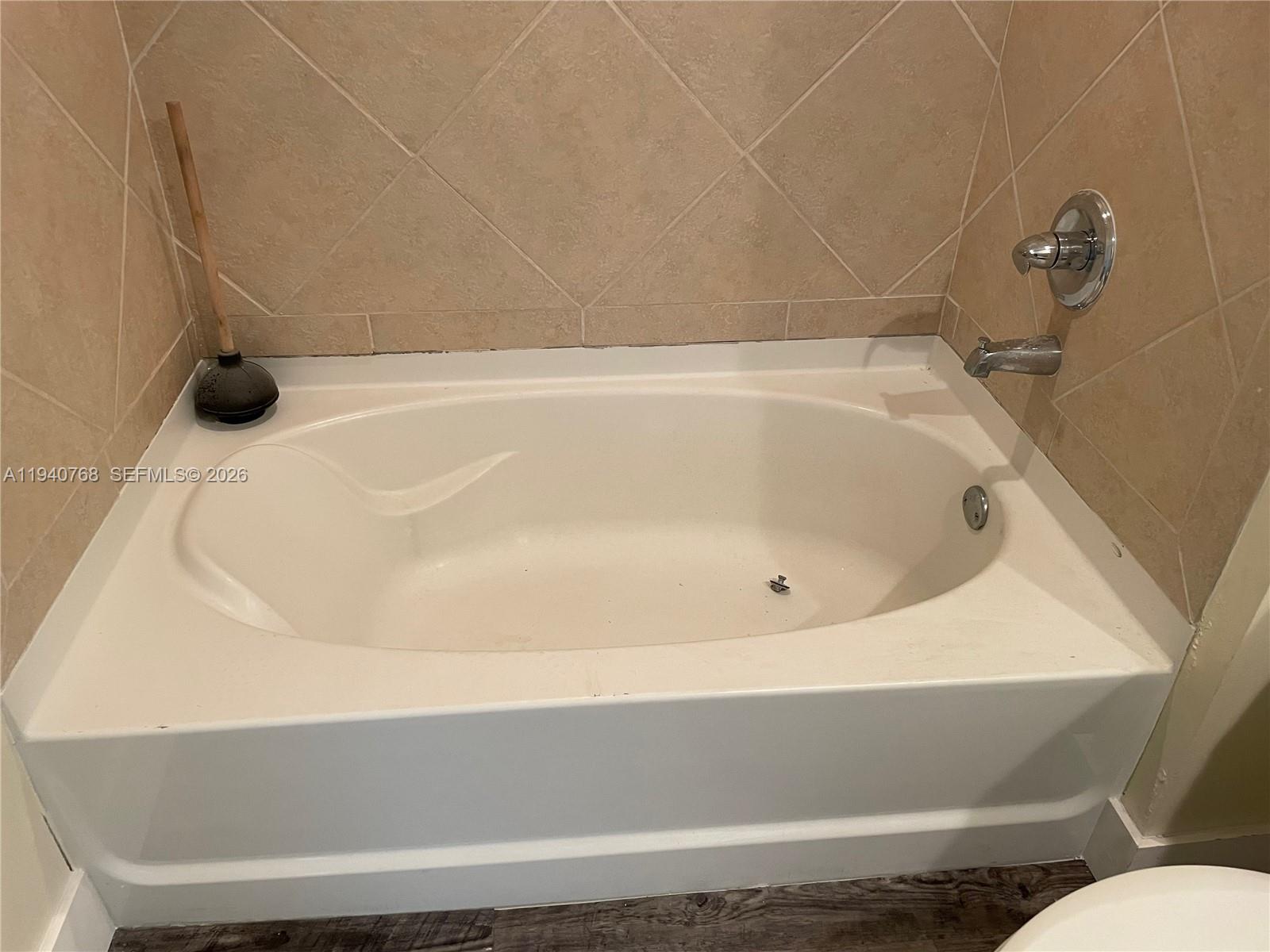 335 S Biscayne Blvd #1602, Miami FL 33131