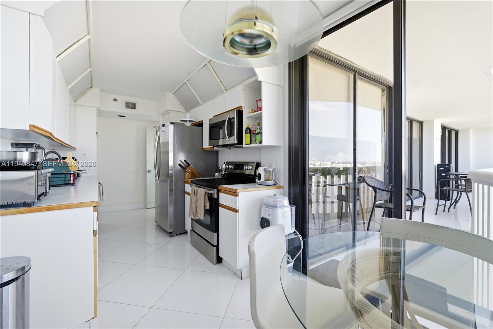 1000 W Island Blvd #2806, Aventura FL 33160