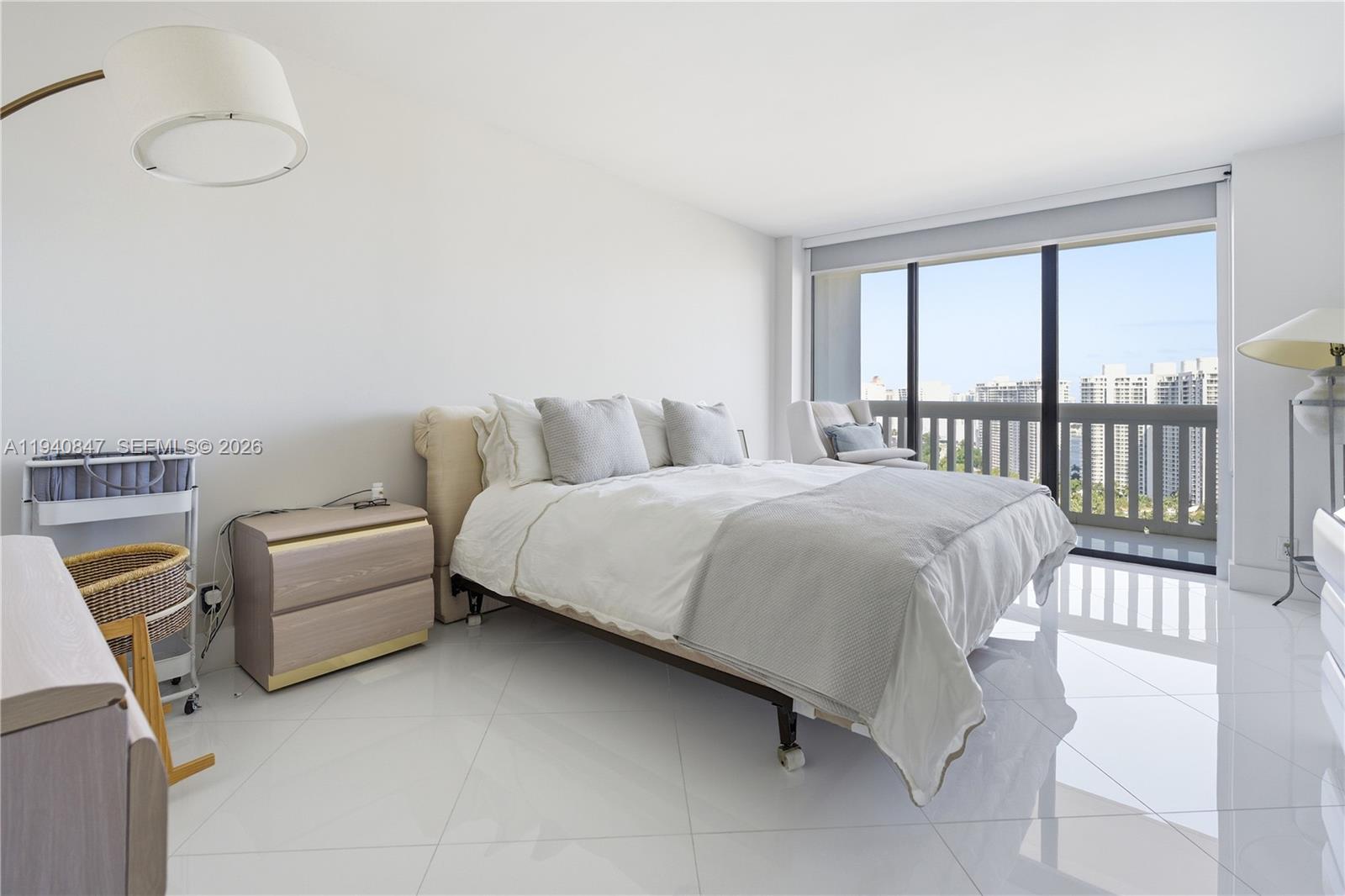1000 W Island Blvd #2806, Aventura FL 33160
