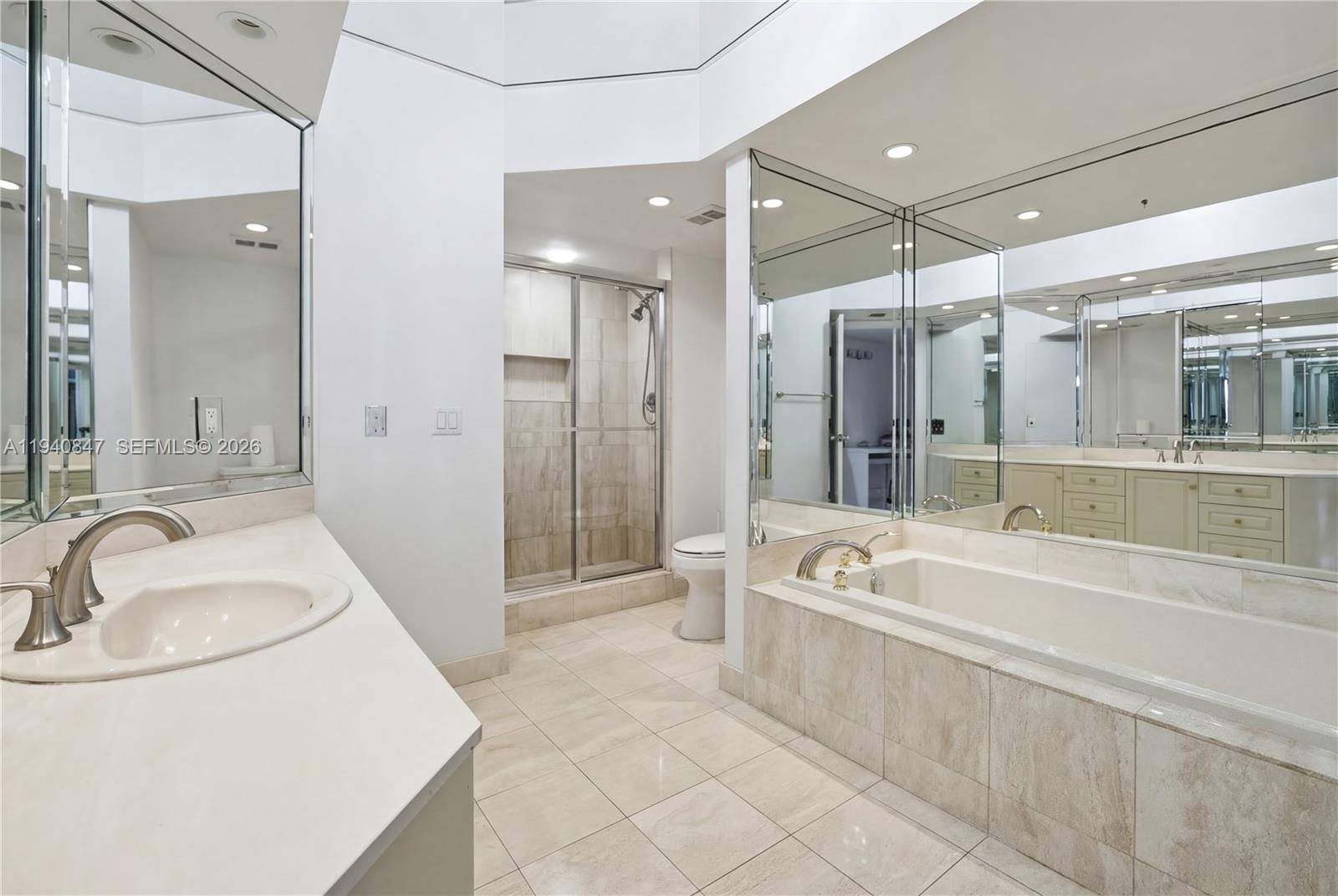 1000 W Island Blvd #2806, Aventura FL 33160