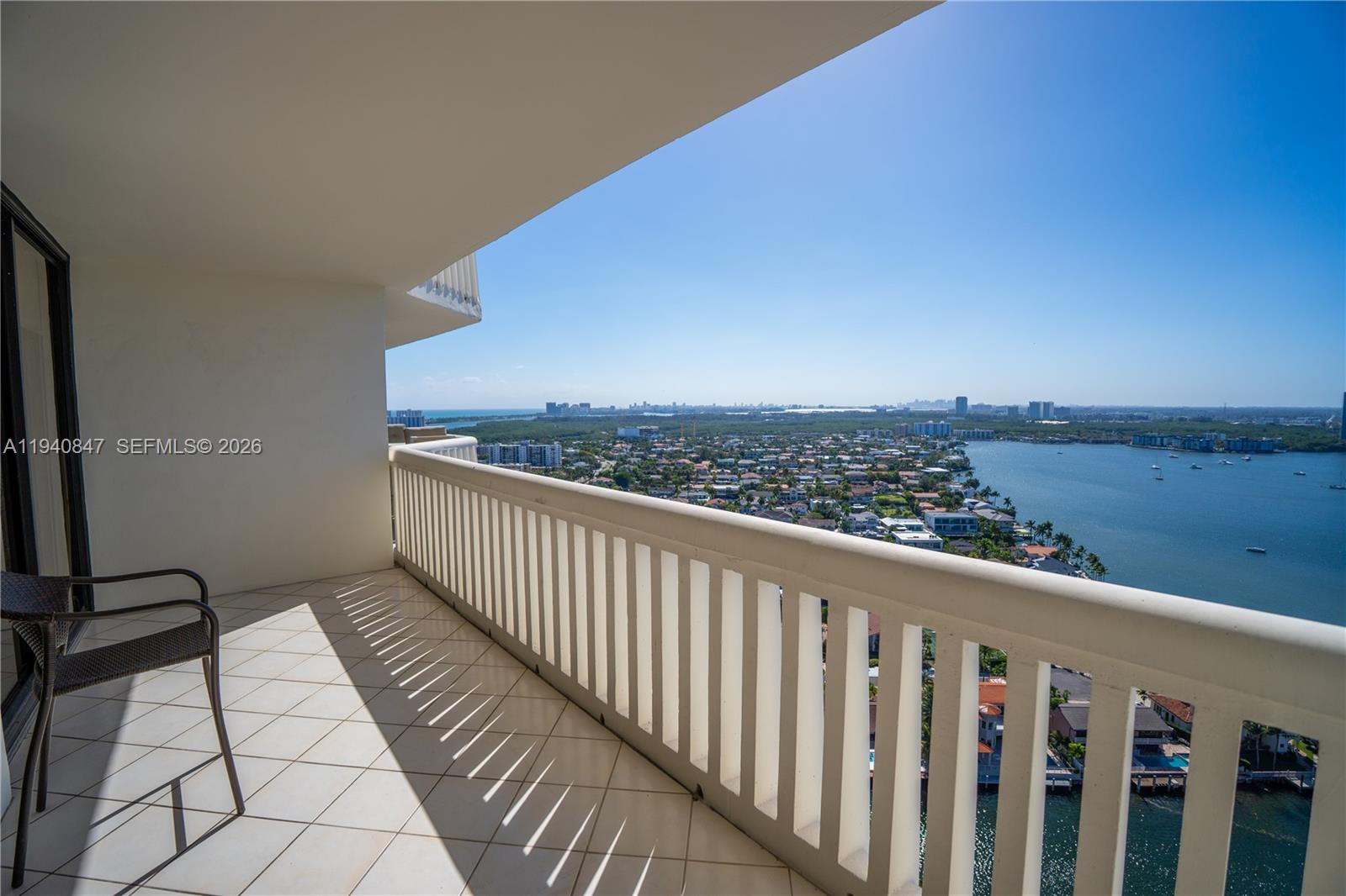 1000 W Island Blvd #2806, Aventura FL 33160