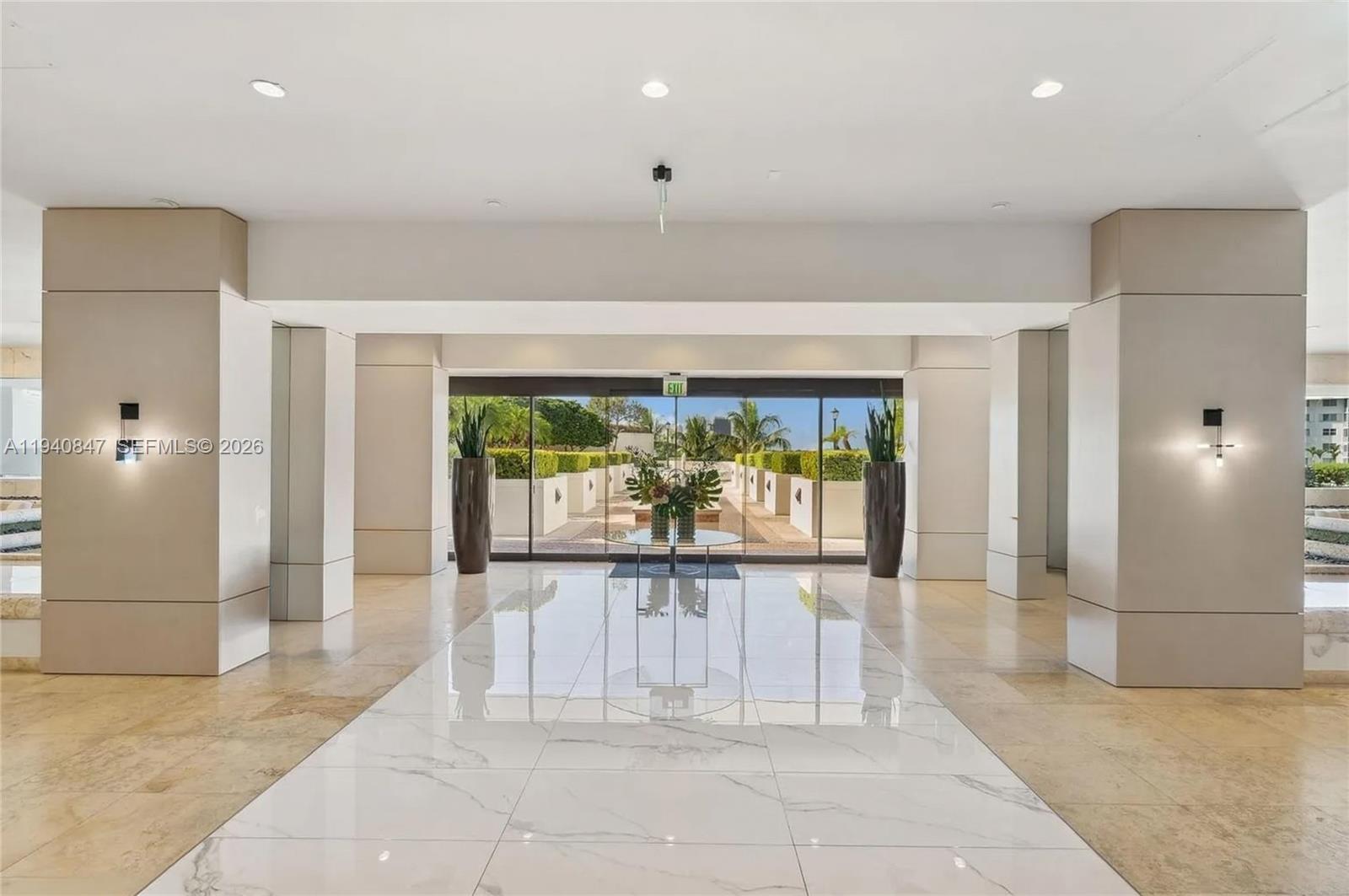 1000 W Island Blvd #2806, Aventura FL 33160