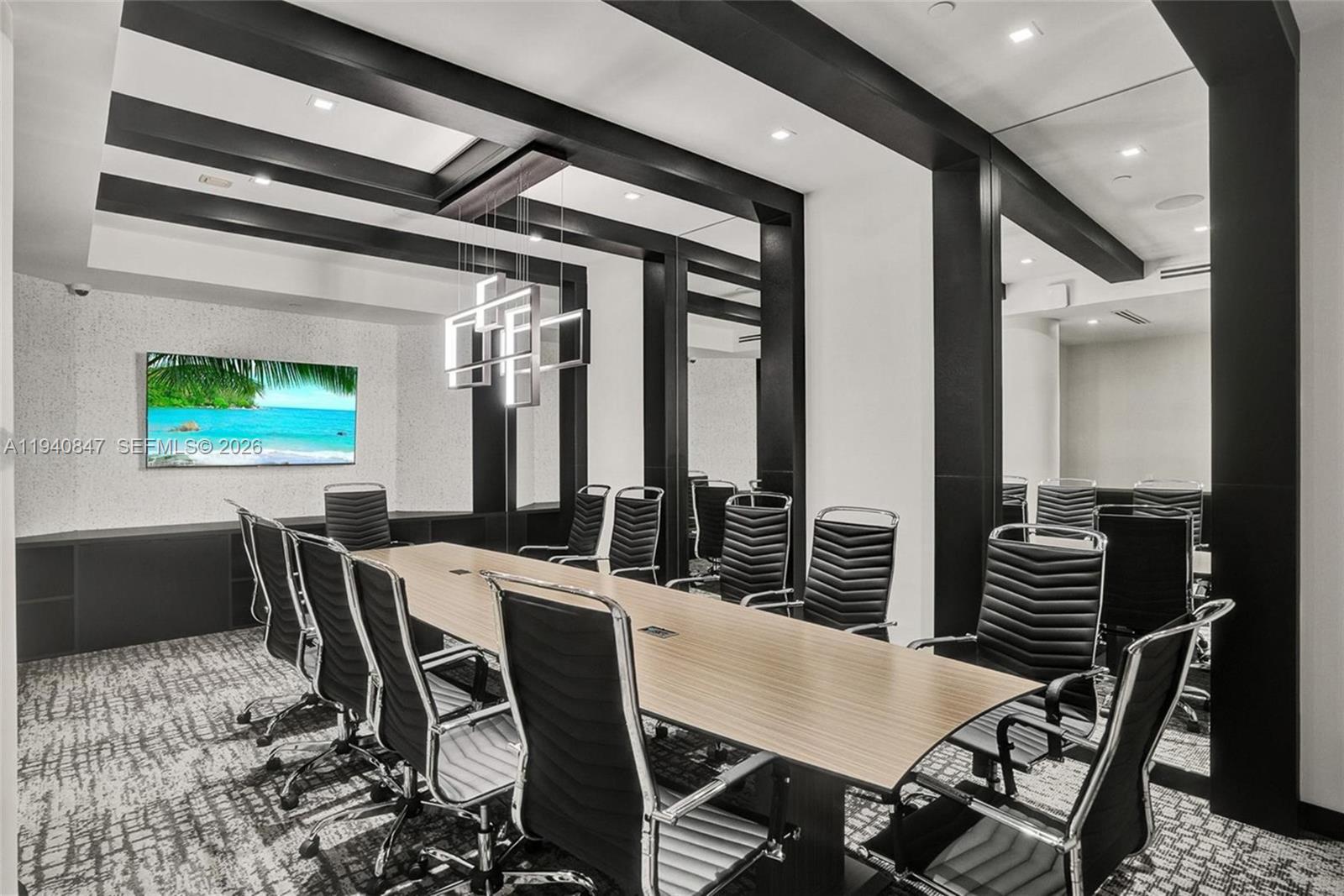 1000 W Island Blvd #2806, Aventura FL 33160