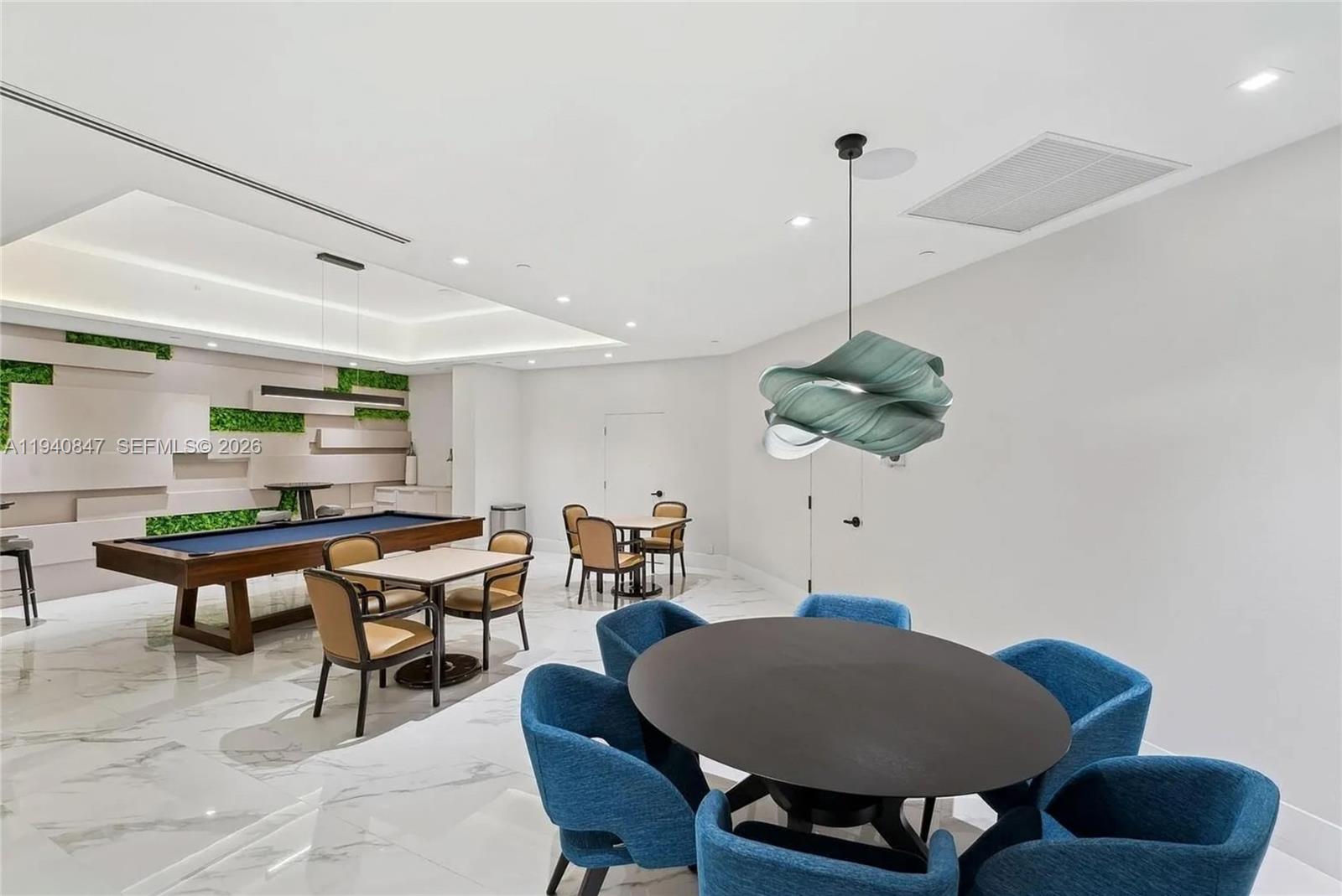 1000 W Island Blvd #2806, Aventura FL 33160