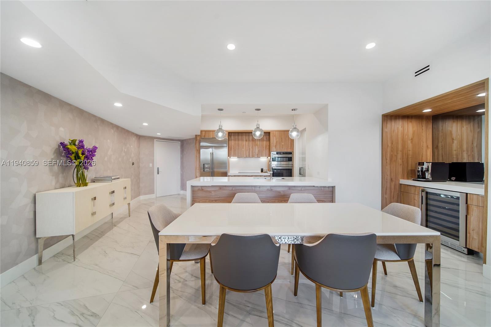 400 Alton Rd #409, Miami Beach FL 33139