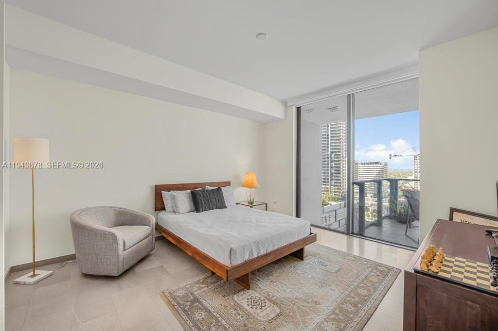 68 SE 6th St #1710, Miami FL 33131