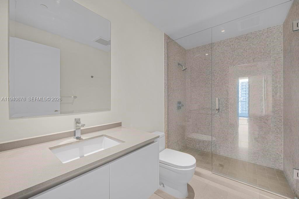 68 SE 6th St #1710, Miami FL 33131