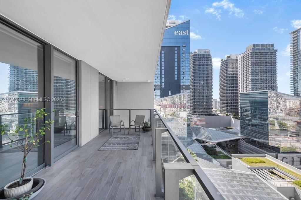 68 SE 6th St #1710, Miami FL 33131