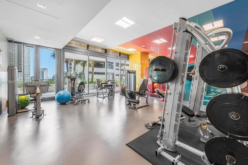 68 SE 6th St #1710, Miami FL 33131