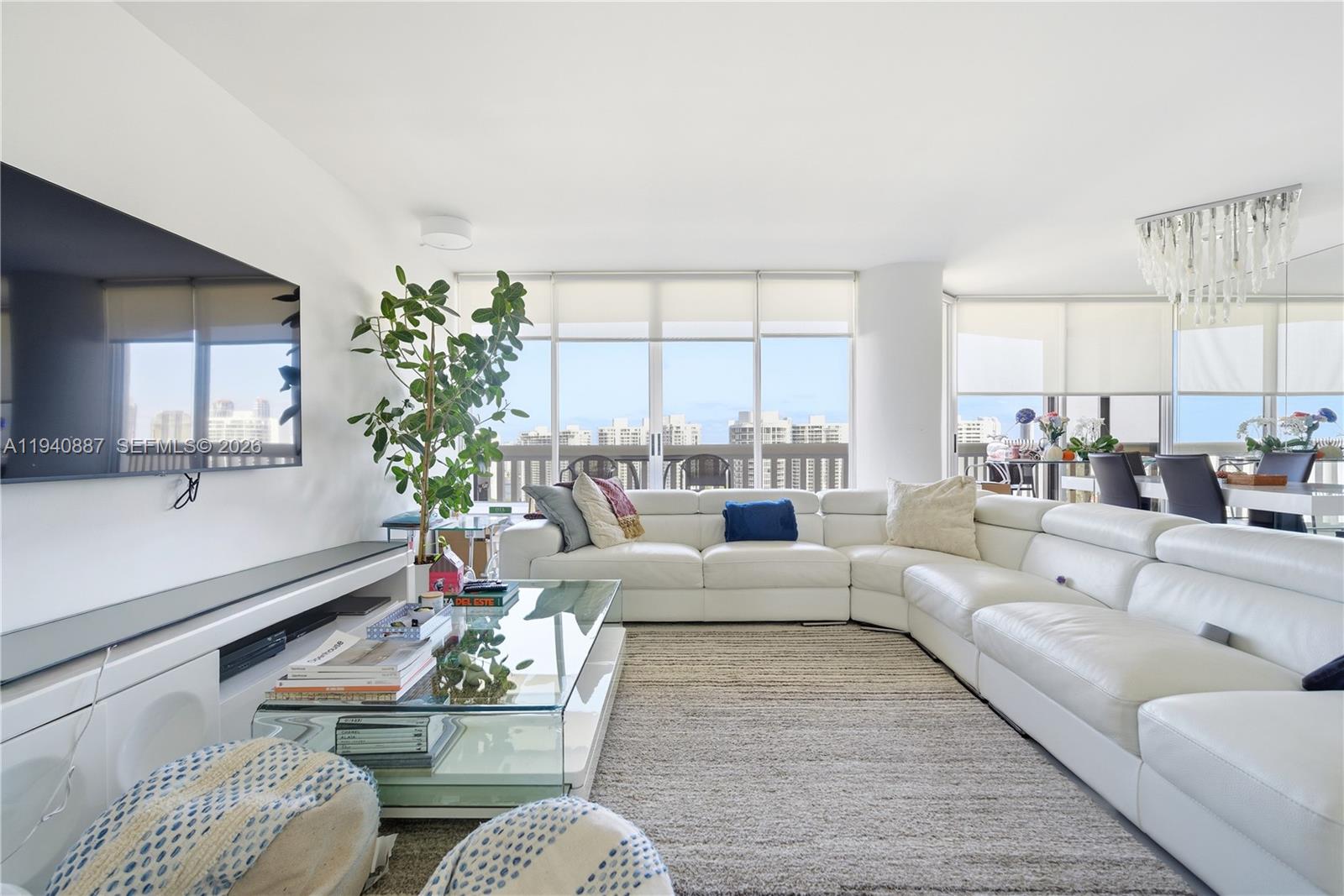1000 W Island Blvd #2806, Aventura FL 33160