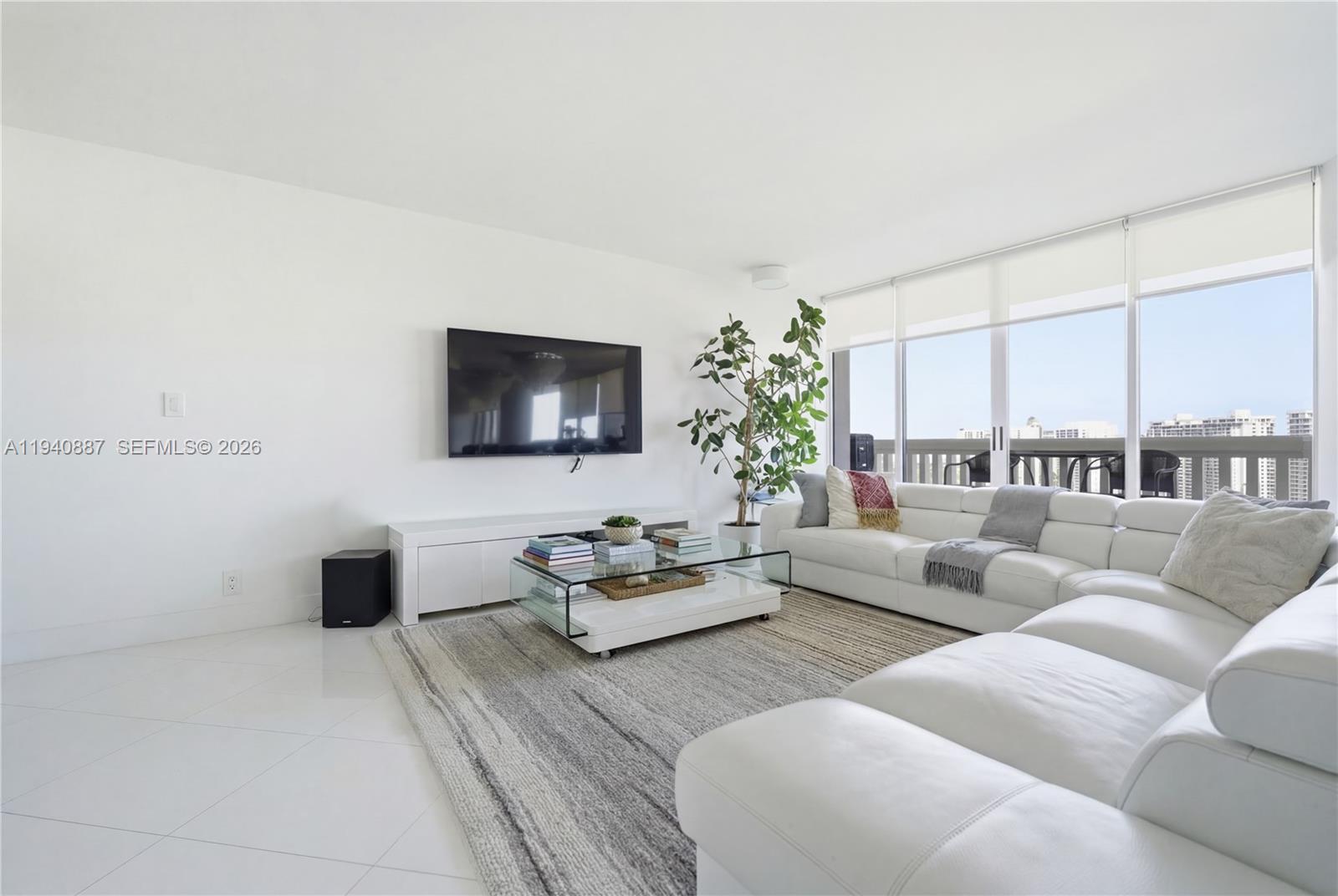 1000 W Island Blvd #2806, Aventura FL 33160