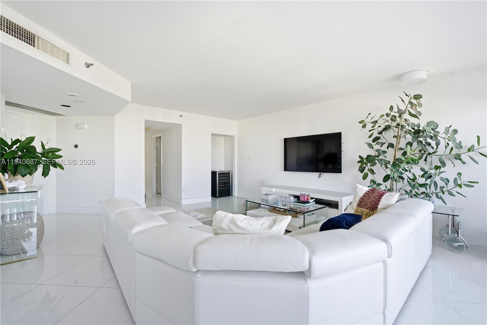 1000 W Island Blvd #2806, Aventura FL 33160