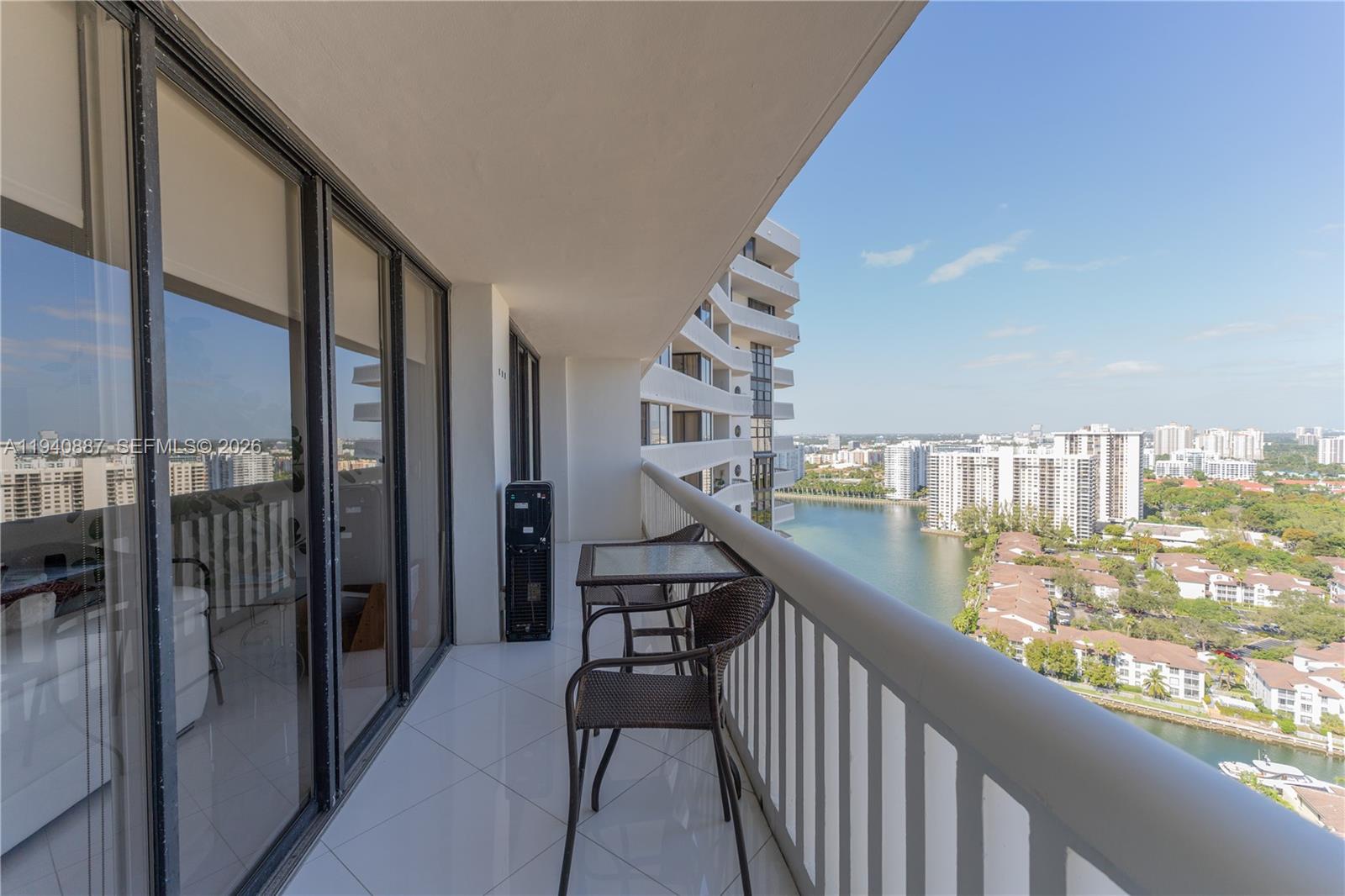 1000 W Island Blvd #2806, Aventura FL 33160