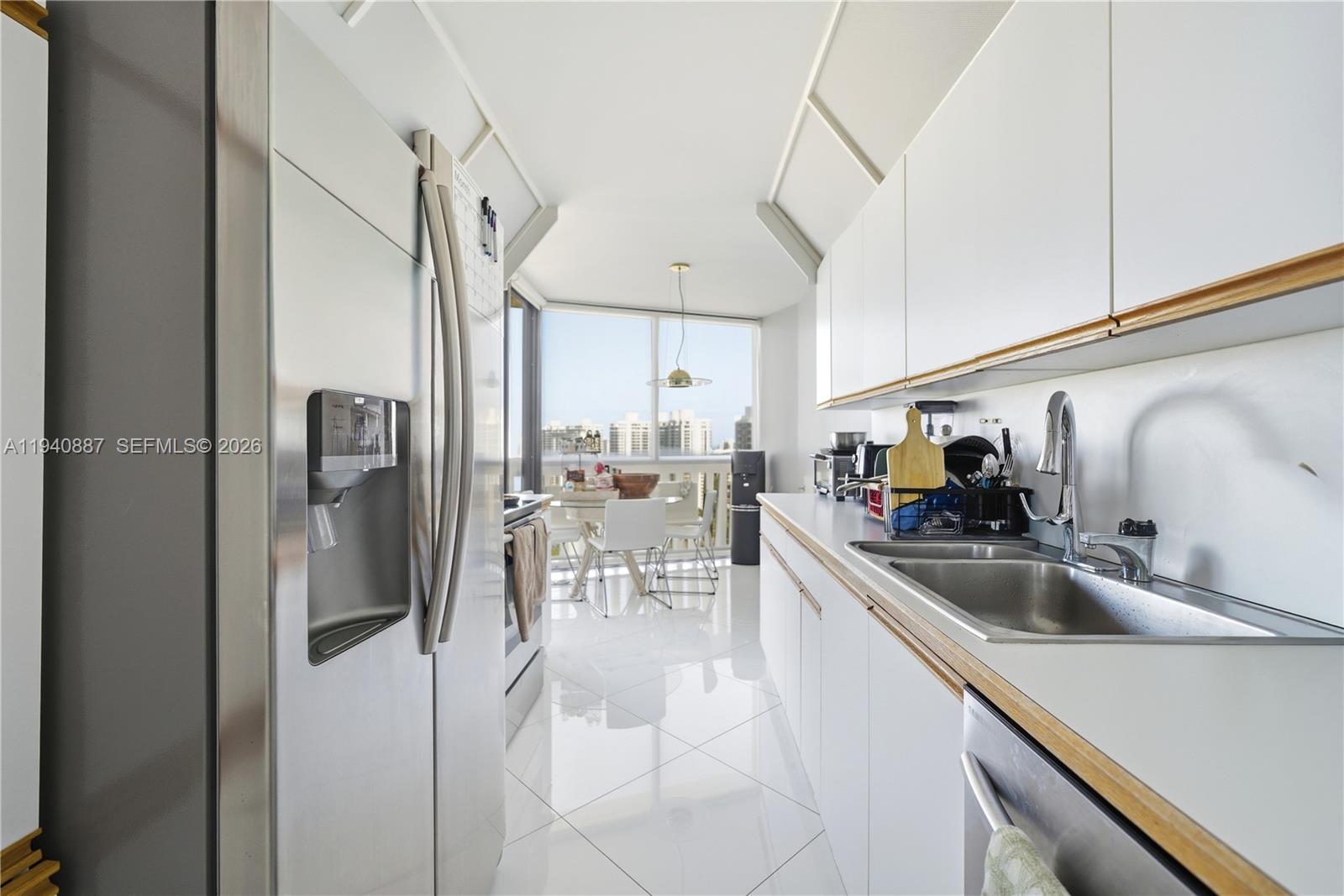 1000 W Island Blvd #2806, Aventura FL 33160