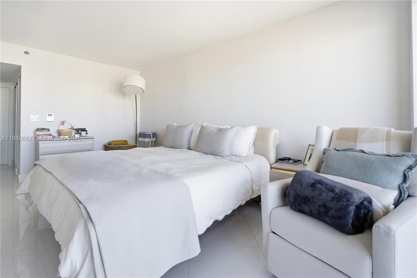 1000 W Island Blvd #2806, Aventura FL 33160