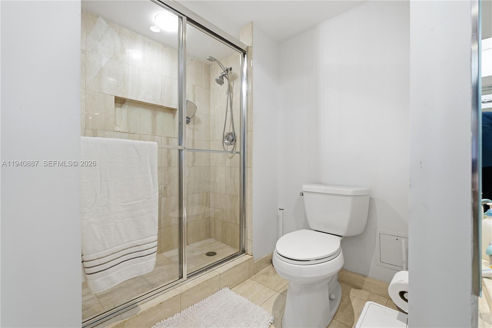 1000 W Island Blvd #2806, Aventura FL 33160