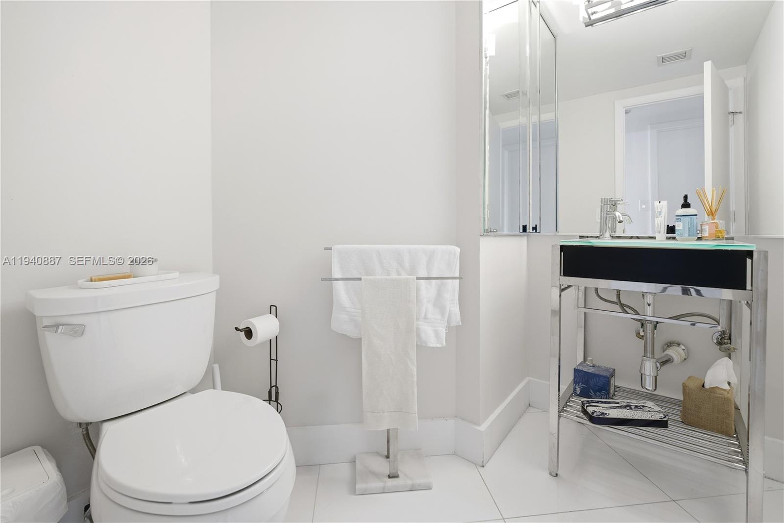 1000 W Island Blvd #2806, Aventura FL 33160