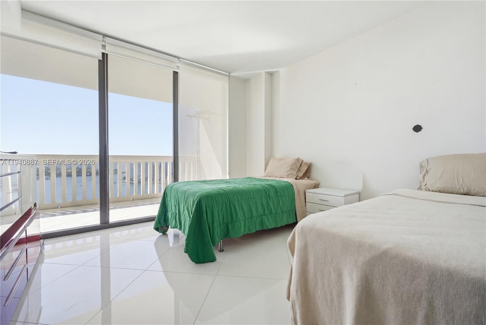 1000 W Island Blvd #2806, Aventura FL 33160