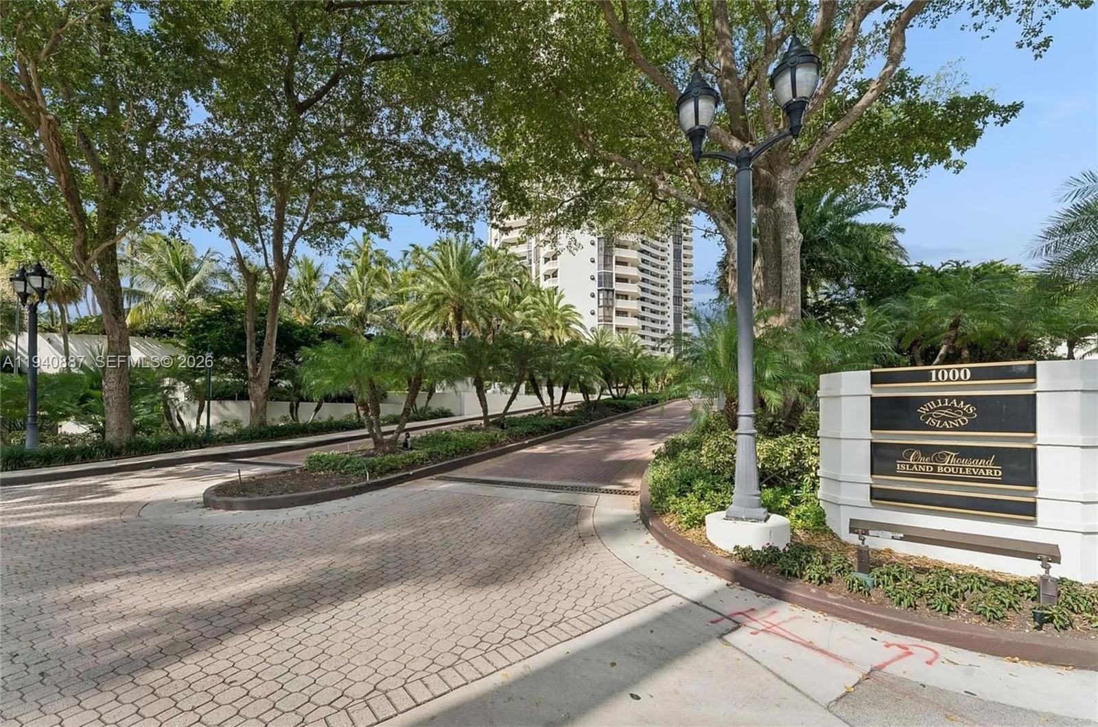 1000 W Island Blvd #2806, Aventura FL 33160