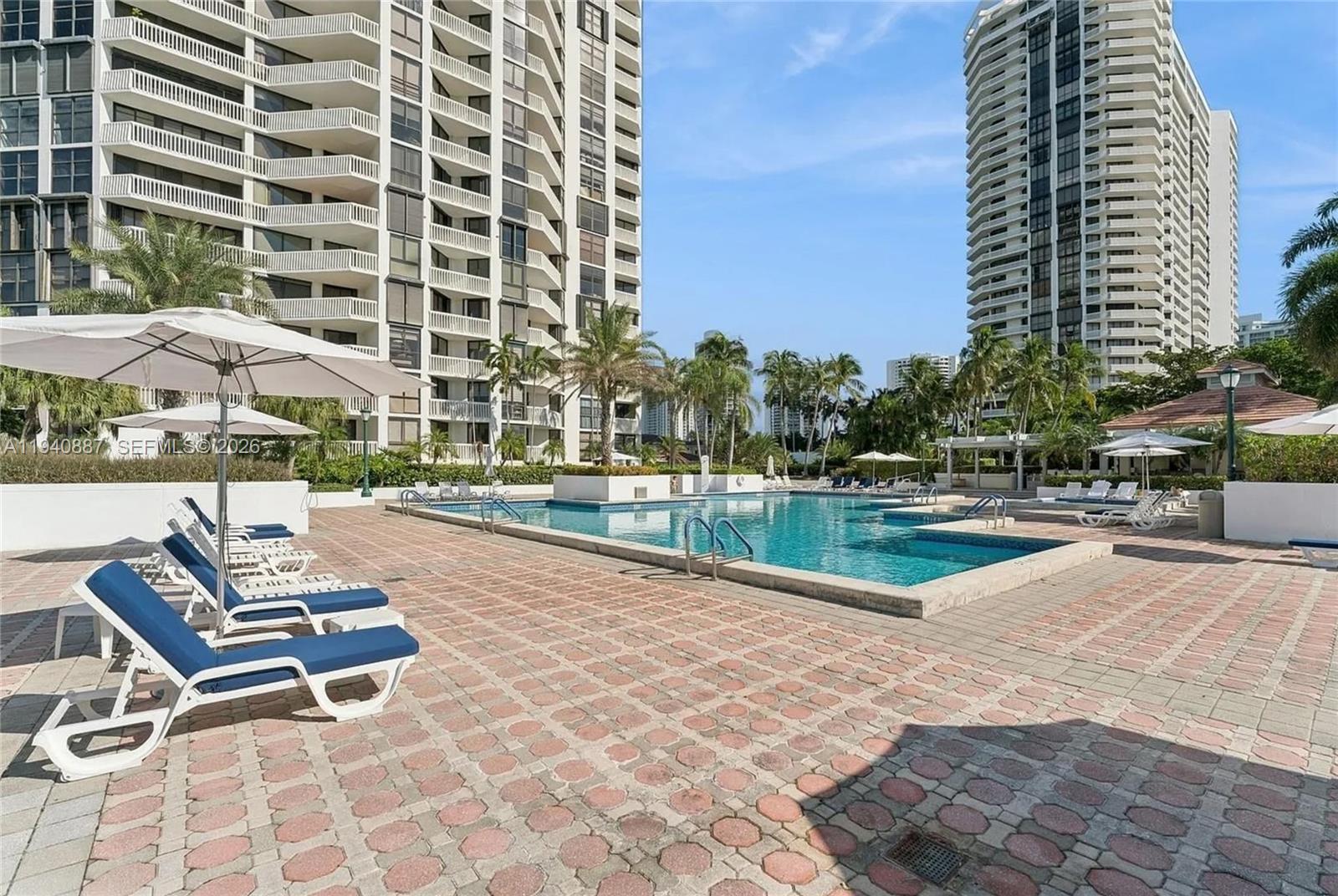 1000 W Island Blvd #2806, Aventura FL 33160