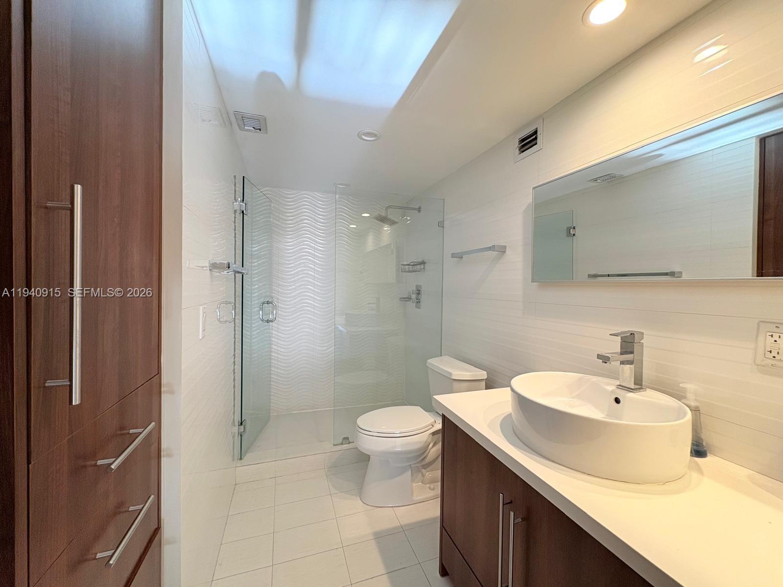 1901 Brickell Ave #B1907, Miami FL 33129