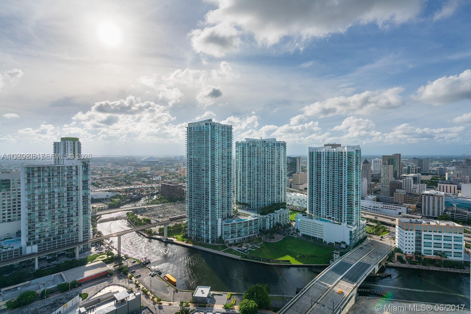 68 SE 6th St #3402, Miami FL 33131